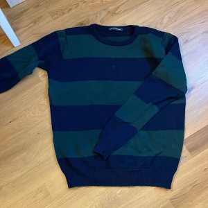 Tröja från Brandy Melville - Jättefin tröja från brandy Melville! Säljer på grund av att den tyvärr inte har kommit till användning. Köparen står för frakten!