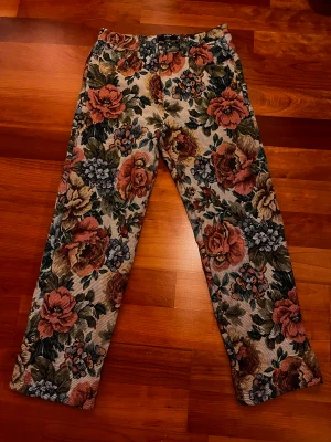 Jaded london skater baggy byxor - Ett par breda jaded london brallor som är köpta för ungefär ett år sedan men knappt använda, endast 2-3 ggr. 