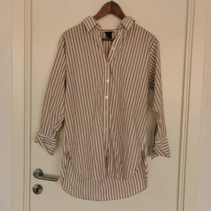 Randig skjorta  - Randig skjorta från Lindex storlek XS, lätt oversize modell