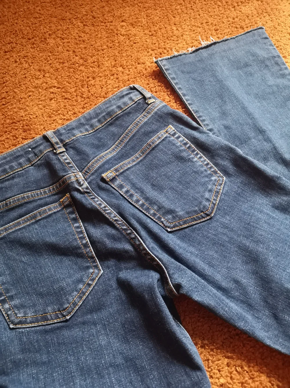Flared blue jeans. Size 34. Waist 31,5cm. Hip 38cm. Leg length 97cm . Jeans & Byxor.
