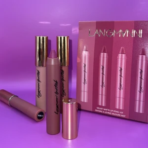 Langmanni  - Hej, jag har startat ett litet företag där jag säljer billig smink då priserna har ökat kraftigt i Sverige. Jag säljer en läppstick set av 4 färger för bara 150 inkl frakt 🚚🥰