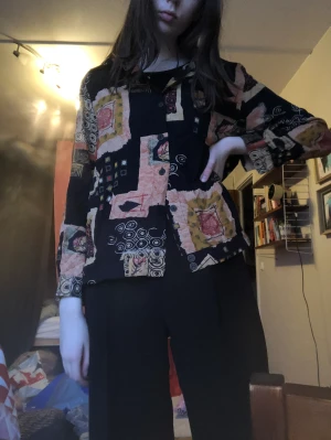 Tröja/blus - Söt tröja/blus!! Thriftades i en fin vintage butik i Stockholm<3