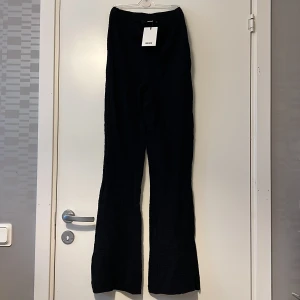 Byxa i Jersey - BikBok - Säljer denna byxa köpt från BikBok som är helt slutsåld och även oanvänd med prislapp på. Säljer pga att benen är lite för lång på mig. Nypris 359 kr.