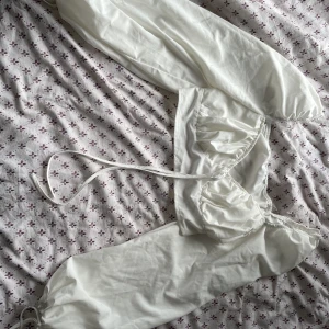 Topp  - Super söt topp storlek L 