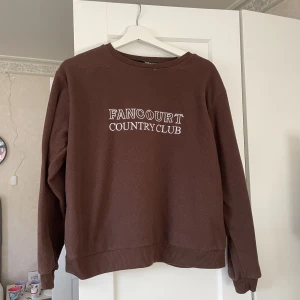 Sweatshirt - Säljer denna tröja, då den ej används. Tveka inte vid frågor!💞