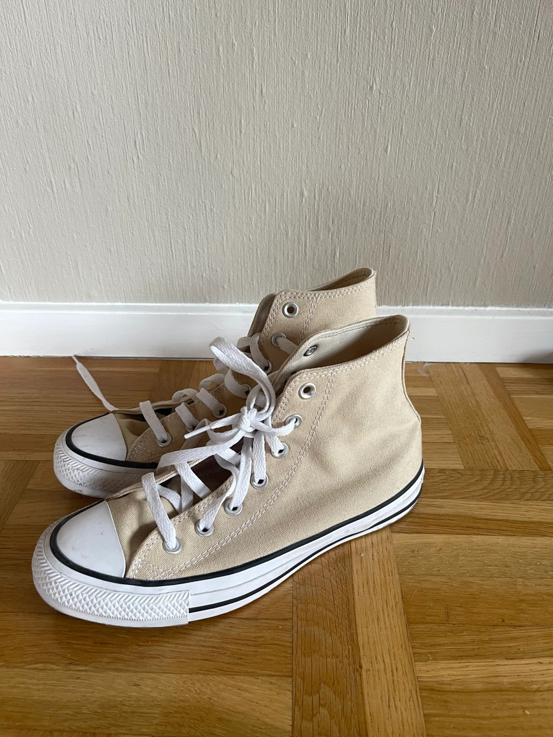 Beigea Converse