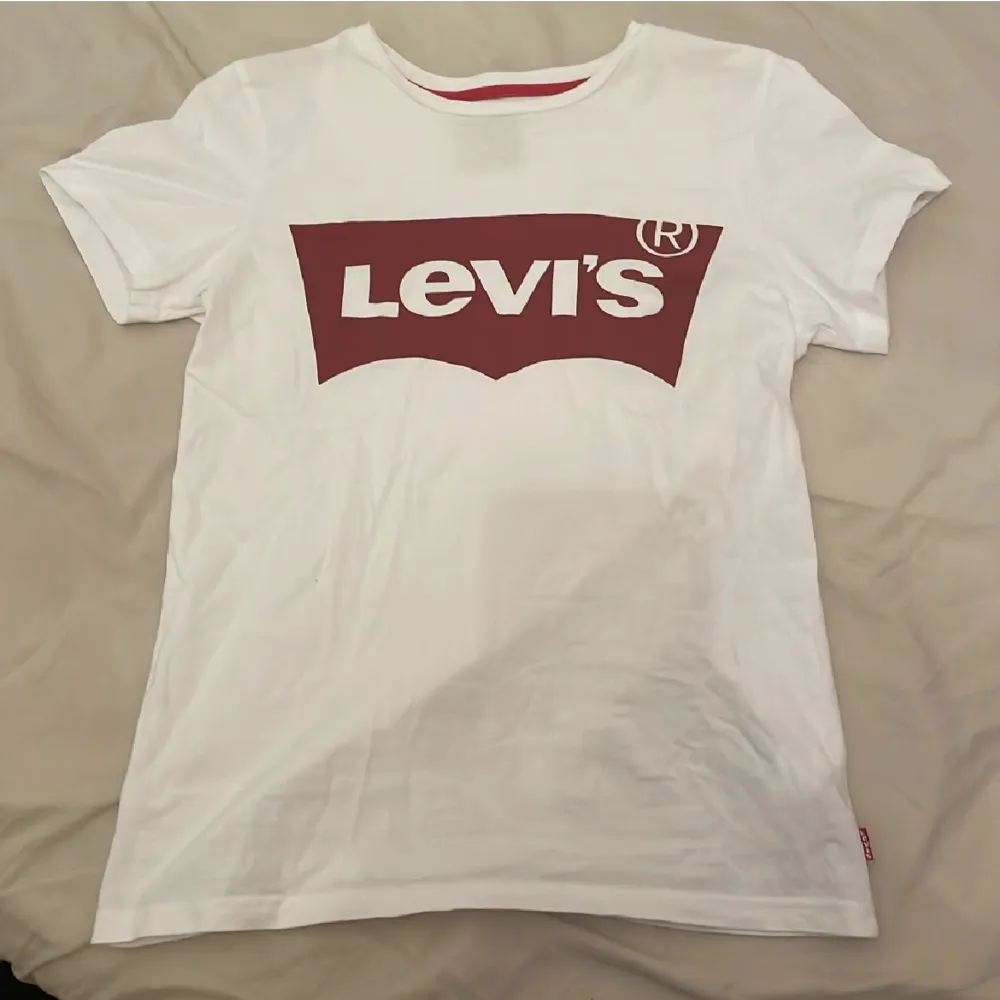 Helt oanvänd Levi’s T-shirt. T-shirts.