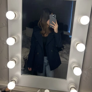 Fin kappa - Kappa i fint skick. Passar mig som vanligtvis har xs/s, säljes då jag inte använder den. Bud från 200 kr, köpare står för frakt. Fler bilder kan fås privat.