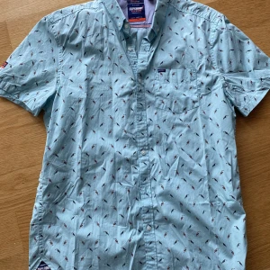 Skjorta - Använd en gång. Stl L men mer som M. 
