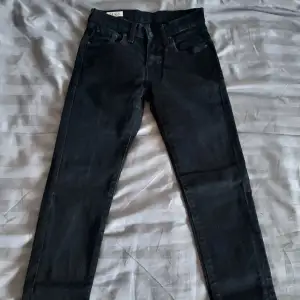 Levi's jeans använda typ 3-5 gånger! Storlek W 27 L32