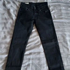 Levi's jeans - Levi's jeans använda typ 3-5 gånger! Storlek W 27 L32