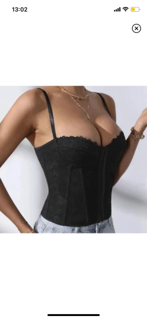 Korsett - Säljer denna svarta korsett, aldrig använd, säljer pga den inte kommit till användning
