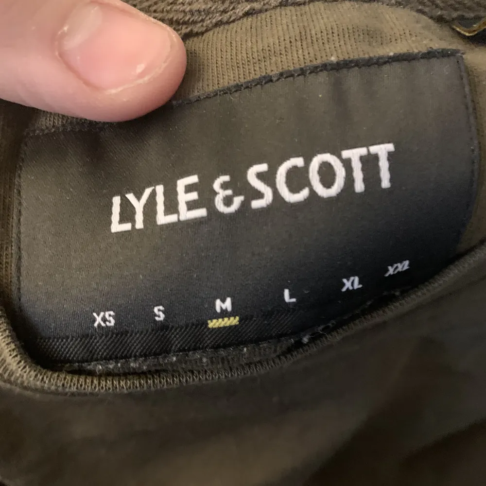 Lyle scott t shirt skick 8/10 pris 100 kr nypris ungefär 500-600 kontakta om ni har några funderingar. T-shirts.