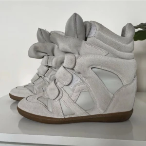 Isabel marant  - Hej skulle kolla om någon vill byta mina skor i storlek 39 mot ett par i storlek 40, fint skick  Kan även säljas fö rätt pris 