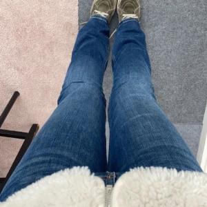 Low waist jeans - Säljer dessa snygga jeansen från zara då jag fick ett par exakt likadana🤩Går att diskutera priset om man vill köpa fort