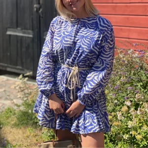 Klänning - Klänning från H&M. Använd ett fåtal gånger. Nypris: 500 SEK. Strl: M 👗 #klänning