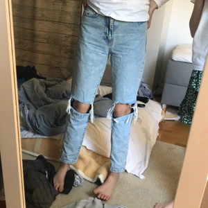 Gina tricot jeans - Säljer mina jeans från Gina trocot, jag säljer dem för att midjan är alldeles förstor för mig. 