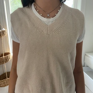 Zara väst - Jättesnygg och trendig väst från Zara! ❤️❤️❤️ OBS! Frakten kostar 45 kr🥰🥰🥰