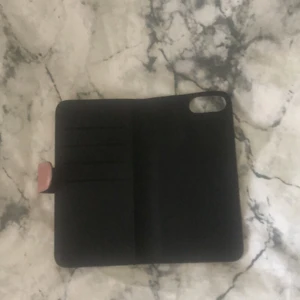 iPhone 8 Plus skal - Helt nytt iPhone 8plus skal kunde inte användas pågrund av att jag inte har något magnet skal till den. Märket holdit. Mycket fint skick