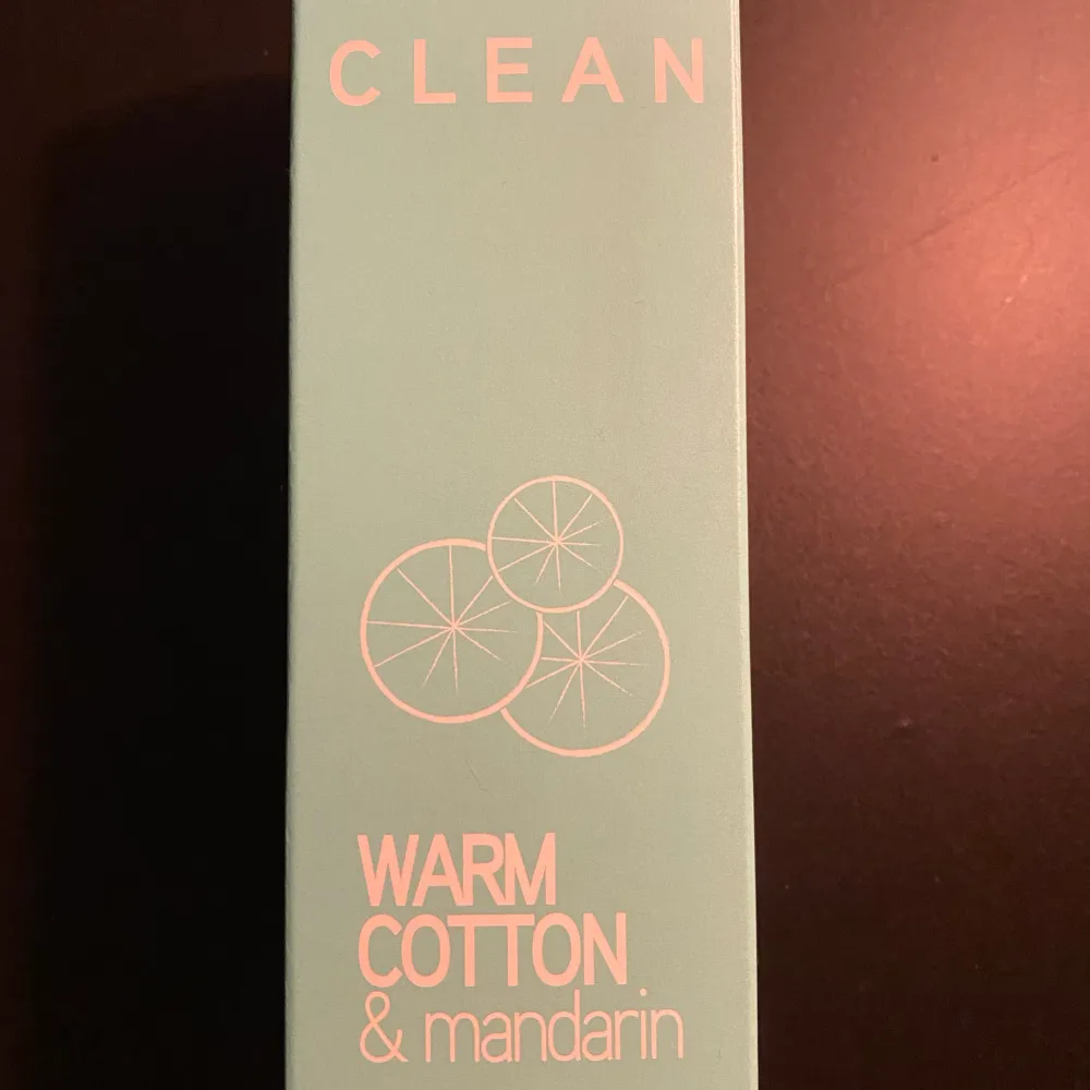 Helt ny och oöppnad parfym från Clean i lukten warm cotton & mandarin. Väldigt fräsch doft! 175 ML! Ny pris ca 600-700kr. Mitt pris 300+ frakt. Kan även möttas upp i Gbg. . Övrigt.
