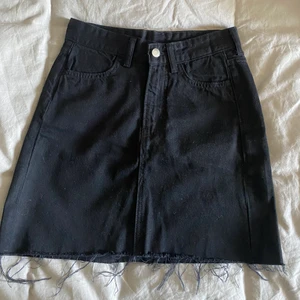 jeanskjol - en jeanskjol från hm som är använd 1 gång🫶🏼