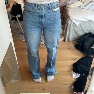Perfekta jeans från lager 157! Ääälskar passformen på dessa😍 passar till allt! Skriv privat för fler frågor och intressen❤️‍🔥