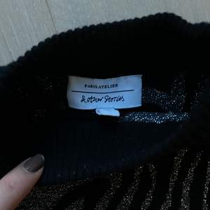 Fin stickad tröja från &other stories🖤 säljer för 150kr