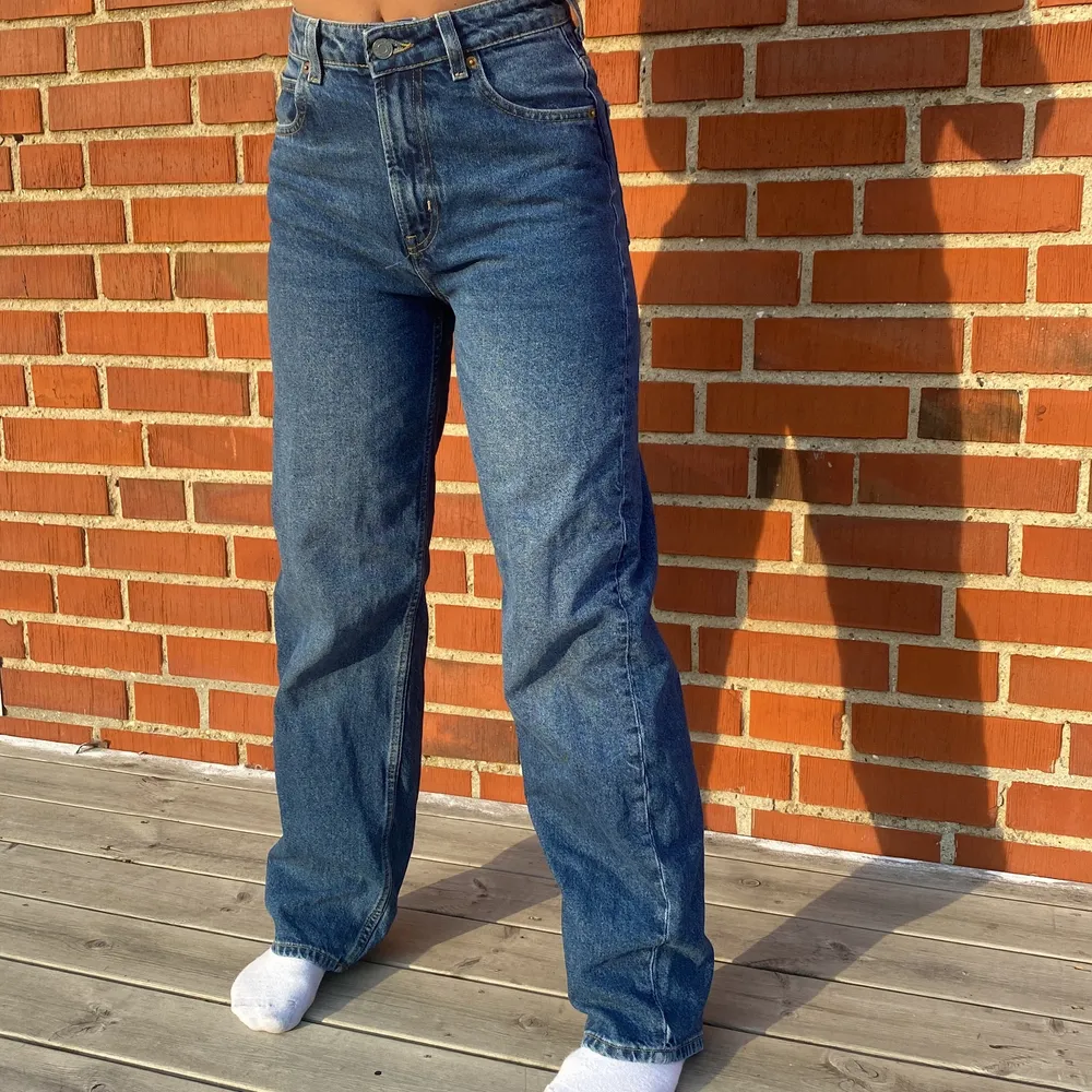 Säljer dessa jätte fina jeans!! 😍 bra skick!! . Jeans & Byxor.
