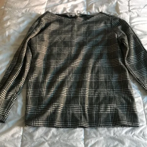 Topp - Stor i storleken passar också M. Bra skick