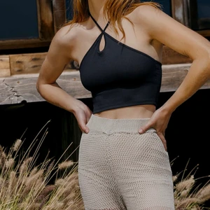 Halterneck topp  - Säljer denna super fina halterneck topp ifrån Zara! Den köptes förra sommaren men jag använder den aldrig, använd 1 gång endast! Den är i stl S🤎