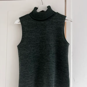 Zara polo - Sjukt snygg topp från zara som tyvärr inte kommer till användning längre😽