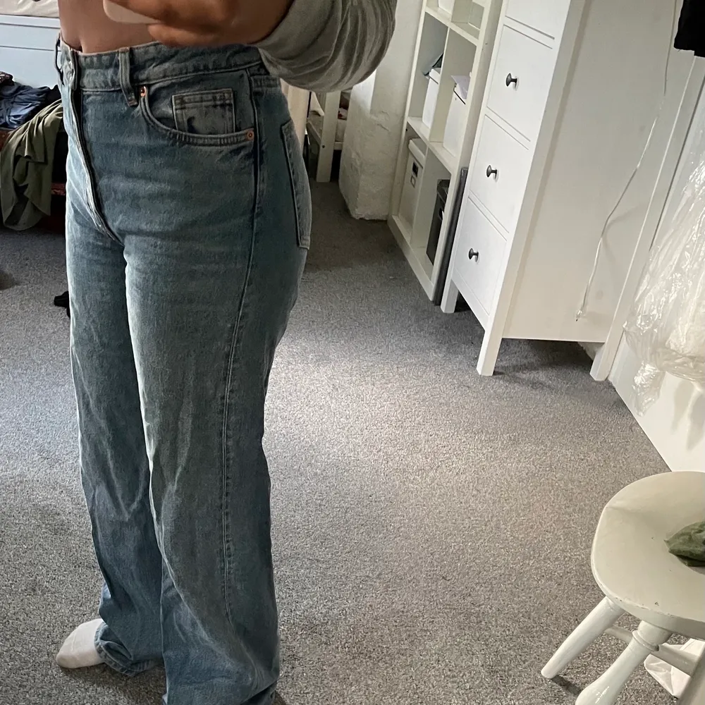 Säljer mina monki i storlek 26 modell wide, säljer då de inte kommer till användning Som nya 💖💖. Jeans & Byxor.