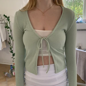 Kofta - Grön kofta med knytning💕