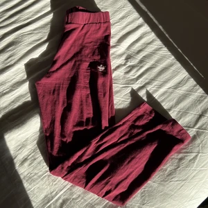 Adidas plommonlila tights  - Använda endast 2 ggr  💌