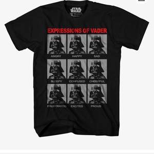 Säljer en cool T-shirt med trycket Expressions of Vader. Tröjan är i storleken XL men jag som ofta är S bär den då jag gillar en oversized look. Unisex modell.
