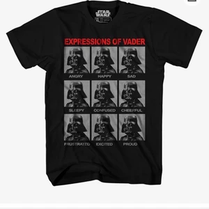 Star Wars T-shirt Unisex - Säljer en cool T-shirt med trycket Expressions of Vader. Tröjan är i storleken XL men jag som ofta är S bär den då jag gillar en oversized look. Unisex modell.