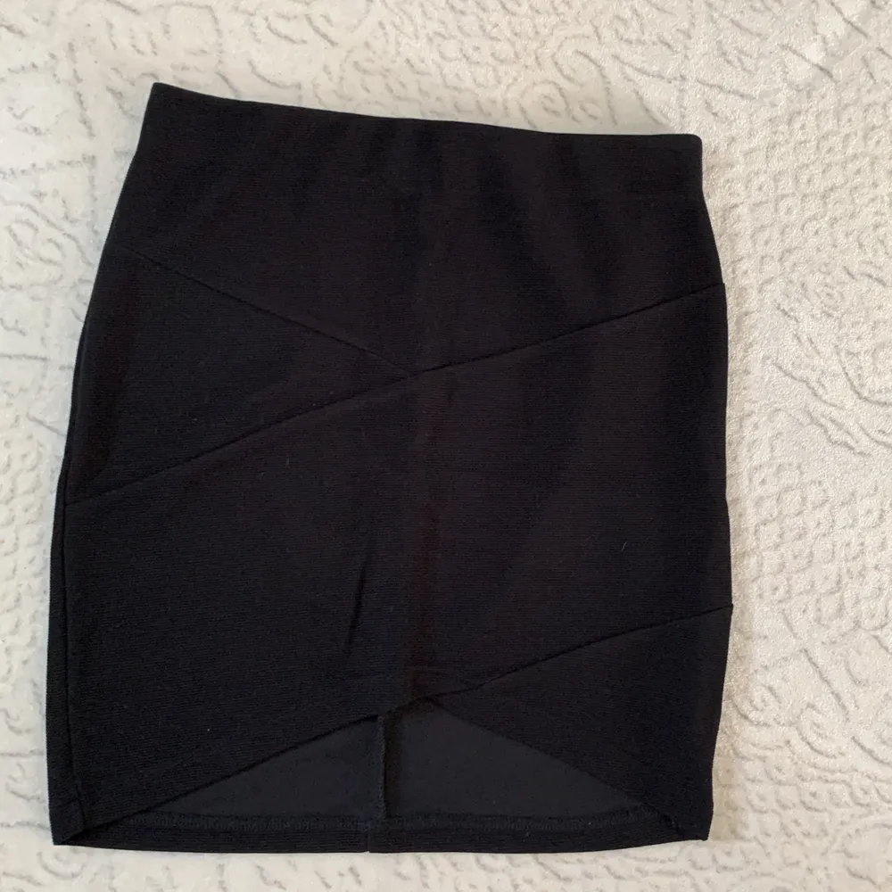 Kort ribbstickad kjol från Cubus stl 158/164, 13-14 years. Kjolar.