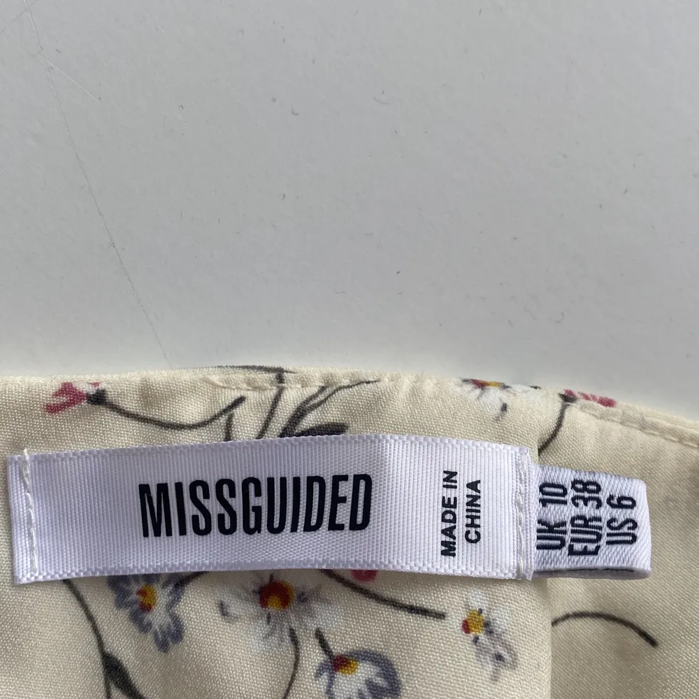 superfin kjol från missguided <3 säljer eftersom den inte längre kommer till användning. storlek 38 (M). 80 kr + frakt. kan mötas upp i centrala stockholm. skriv till mig för fler bilder 💕. Kjolar.