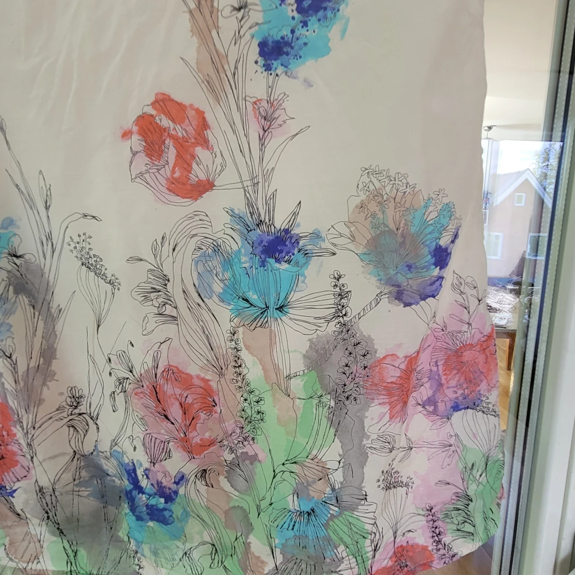 Sidenklänning med blommönster storlek 36 - 91