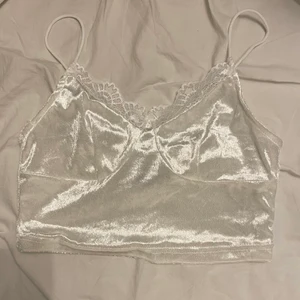 Linne - Säljer detta linne för tyckte de va lite kort på mig