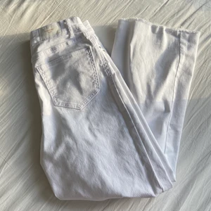 vita jeans - Vita jeans från vero moda, endast testade och materialet är väldigt stretchigt 