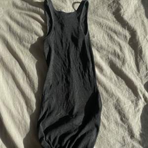 Midiklänning i stretchigt material, strl xs