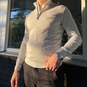 Polo tröja - Nice vit polotröja som är mycket fräsch inte kommer till användning längre.😊