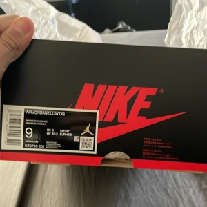 Air jordan 1 low starfish storlek 42,5 - använda två eller tre gånger, köpte från nike snkrs app. Pris kan diskuteras🤌