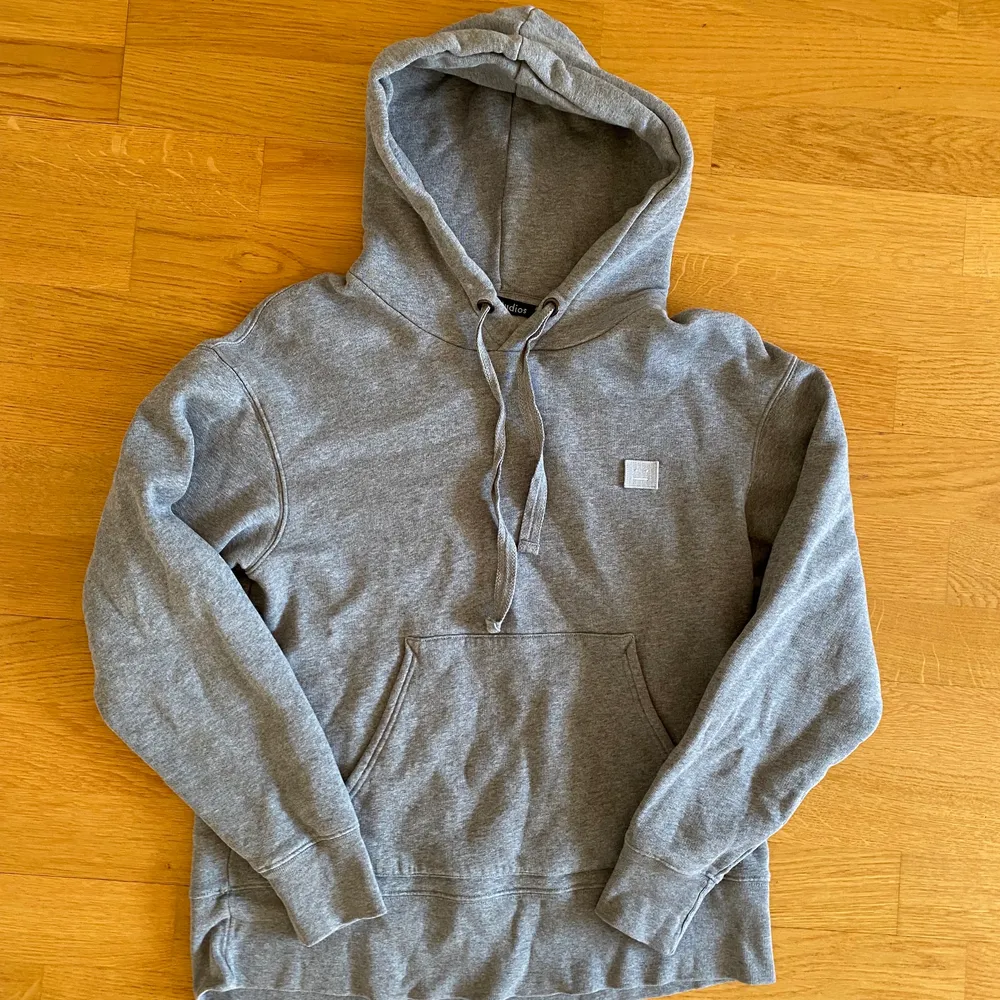 Acne Face Hoodie. Storlek XXS, sitter som en S för dam. Nypris över 2000kr. Kan gå ner i pris vid snabb affär.. Hoodies.