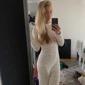 Standklänning  - Säljer min fantastiskt fina klänning från chiquelle i storlek xs/s, den passar mej perfekt men min garderob är överfull och något behöver ryka🙈