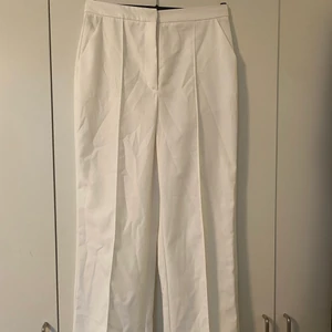 NA-KD Kostymbyxor - Kostymbyxor från Misslisibells gamla kollektion med Na-kd. Storlek 38 men passar en 36. Aldrig använda och i ett perfekt ny skick!  Köpare står för frakt!