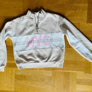 Tröja med liten drag kedja - En snygg tröja för barn med en snygg drag kedja 