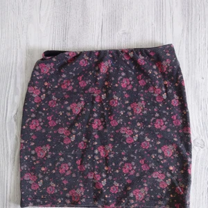 Blommig kjol  - Blommig kjol 