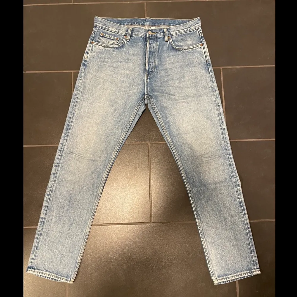 Uniqlo regular fit jeans i storlek 31. Köpta på Uniqlo i London och är som helt nya. Köpren står för frakt (60kr)!. Jeans & Byxor.